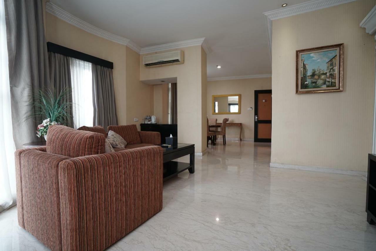 Capital O 1128 Hotel Imara 팔렘방 외부 사진